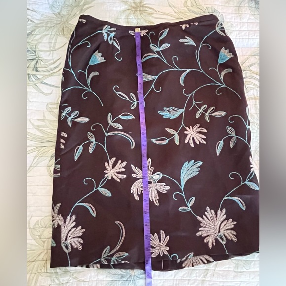 NWT- Ann Taylor Loft Brown Linen Pencil Skirt w Floral Embroidery in Size 6 - Picture 10 of 14